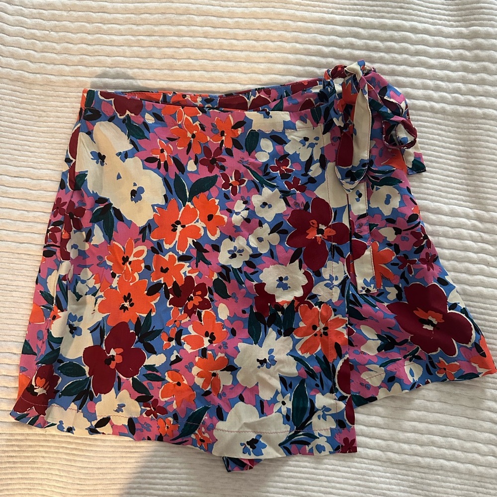 Vestique Multicolor Floral wrap skort